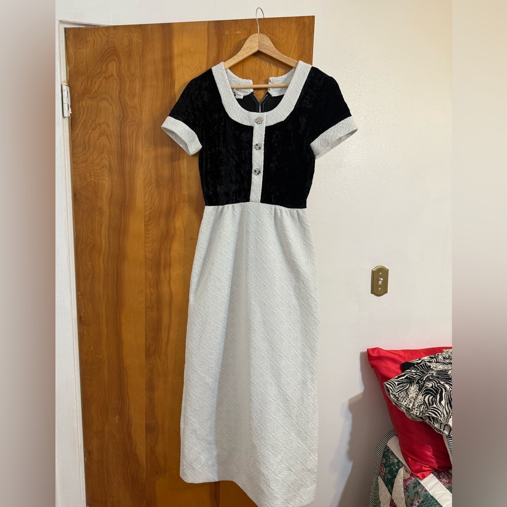 R&K Originals Elegant Black and White Women's Dress